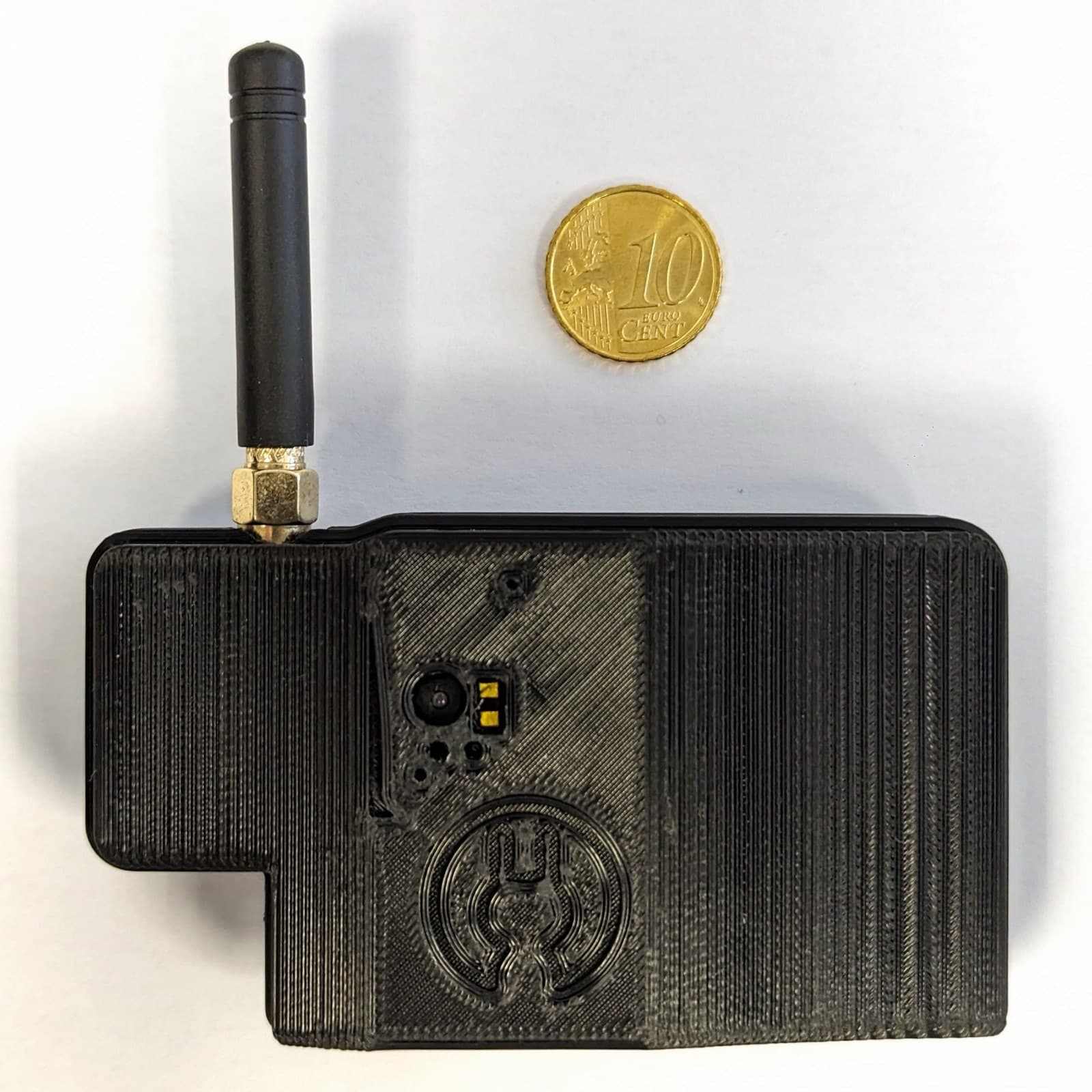 The Dataset Collector seen from the front, next to a 10-cent coin